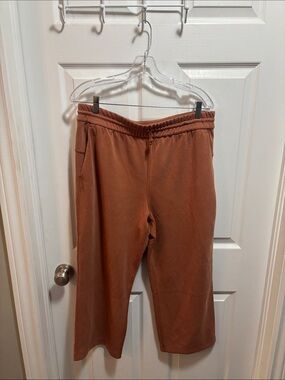 Lululemon Softstreme High-Rise Straight-Leg Cropped Pant